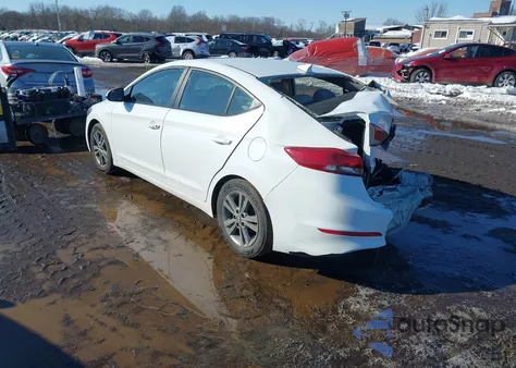 2017 Hyundai Elantra Value Edition z USA, uszkodzony, nr VIN 5NPD84LF6HH212014